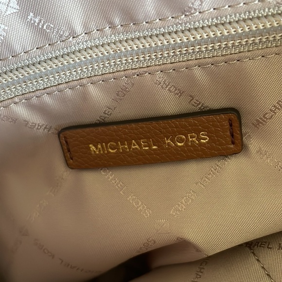 Brand New Michael Kors Beige Camel Medium Chain Tote Tassel Bag Zippered Purse - Picture 10 of 14